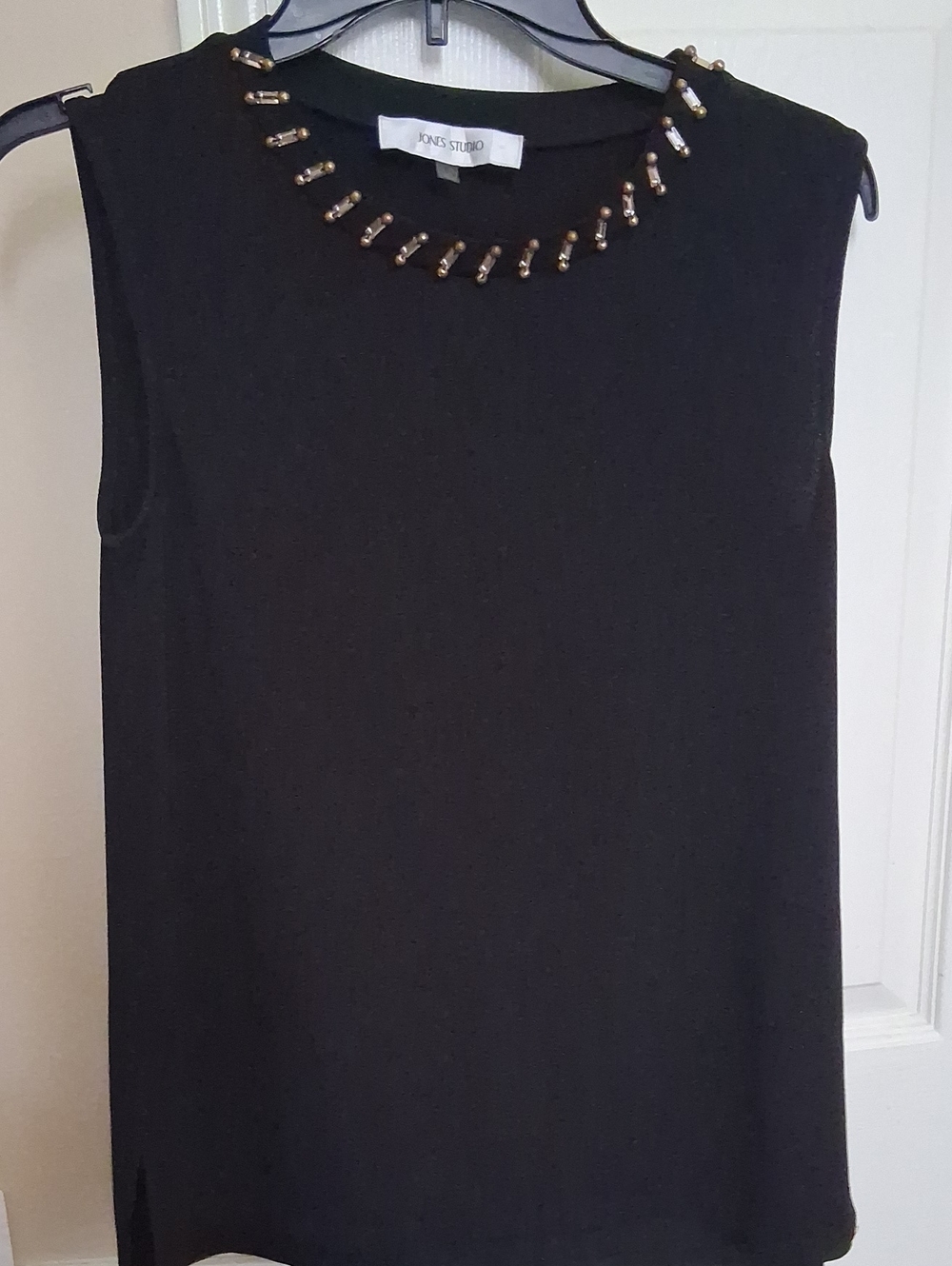 Jones Studio Black Sleeveless Jewel-Neck Tank